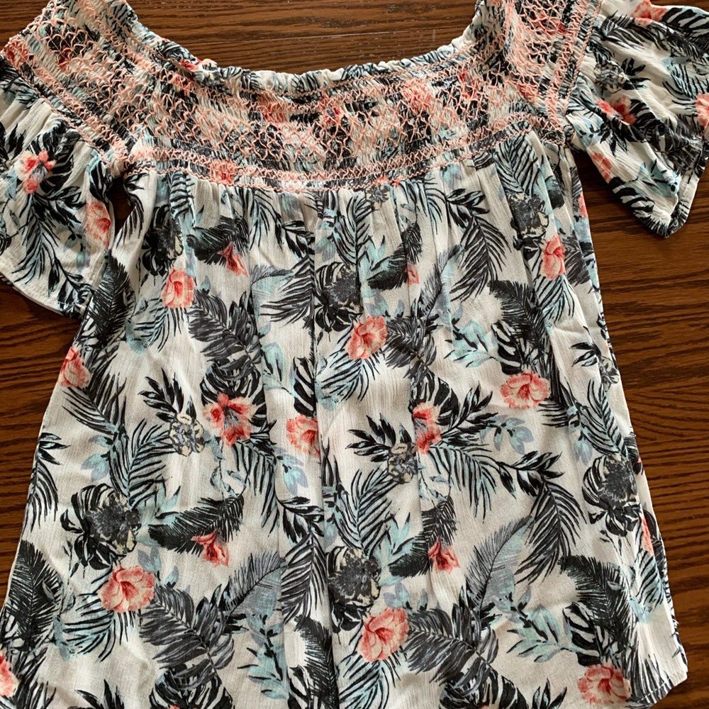 Off or on shoulder tropical print shirt